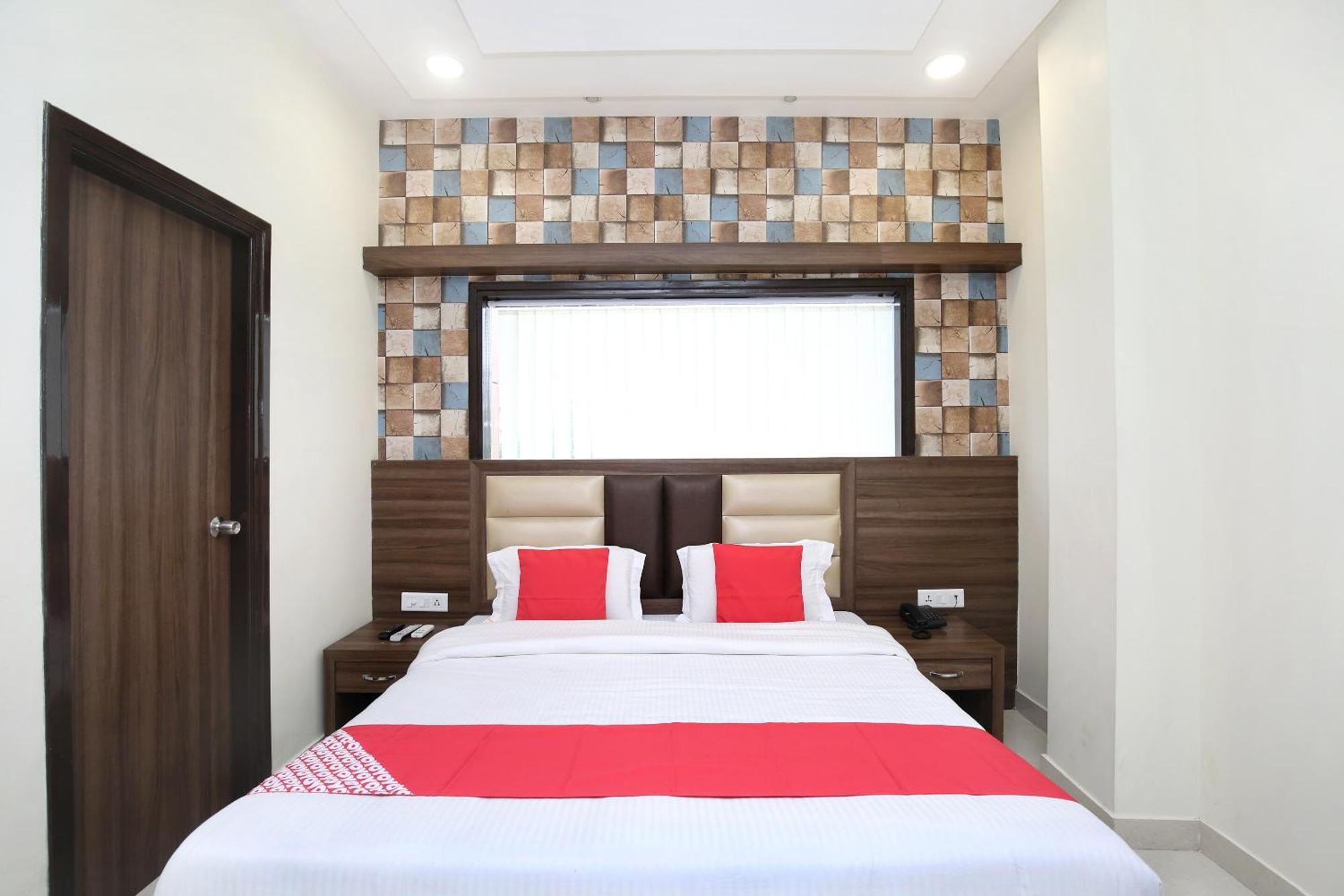 Oyo 17307 Hotel Kings Амритсар Екстериор снимка