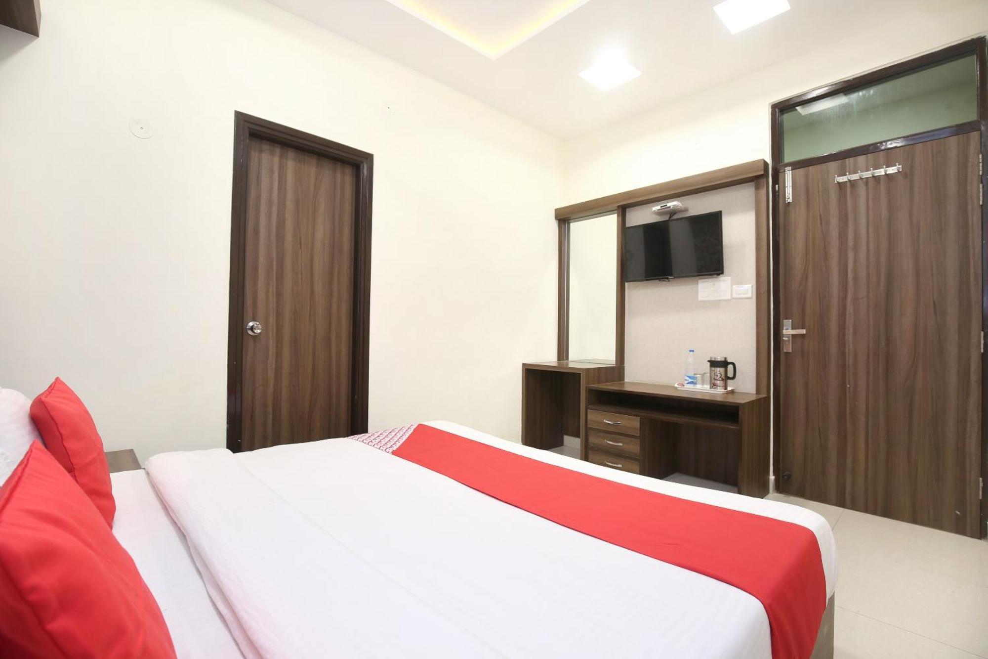 Oyo 17307 Hotel Kings Амритсар Екстериор снимка