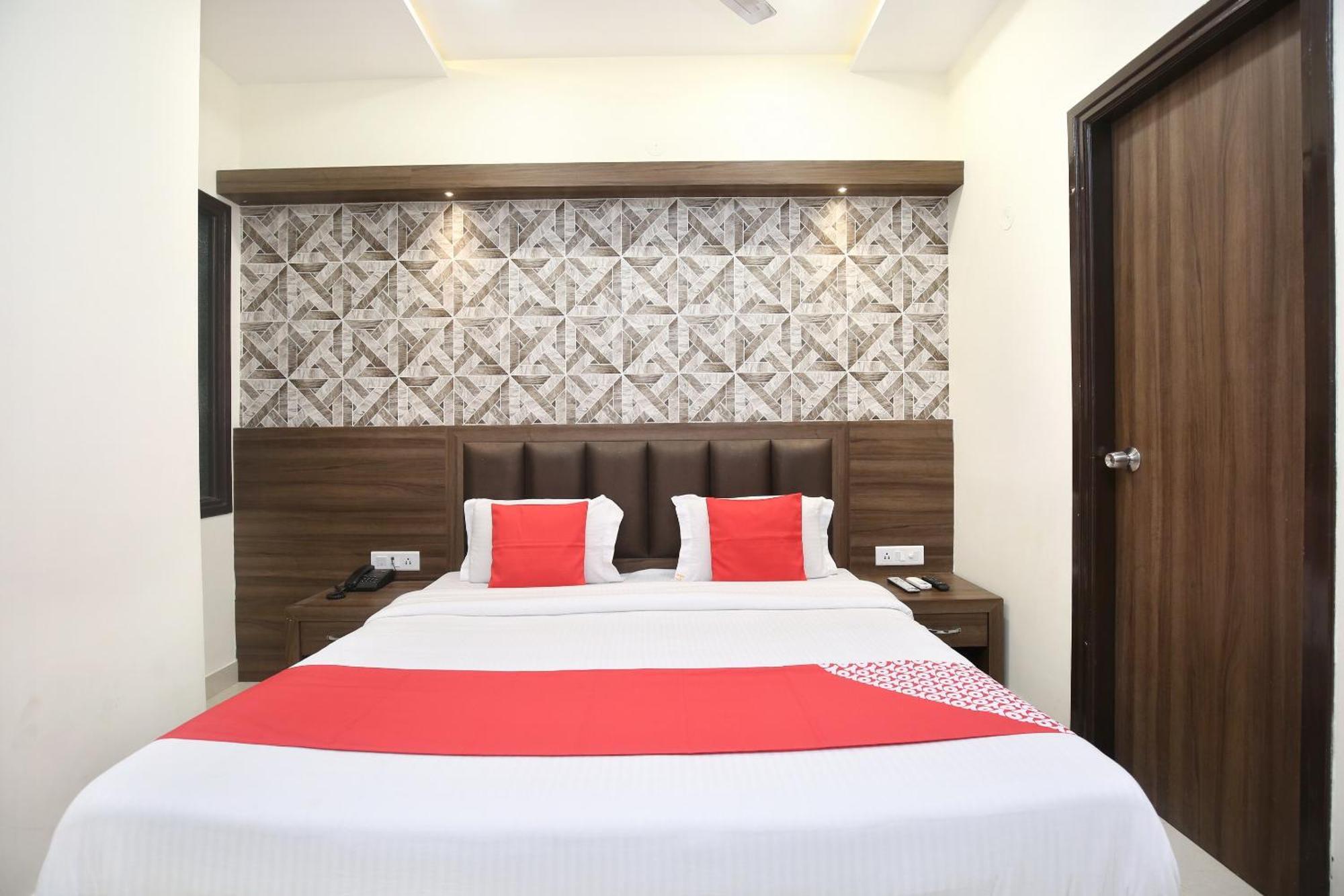Oyo 17307 Hotel Kings Амритсар Екстериор снимка